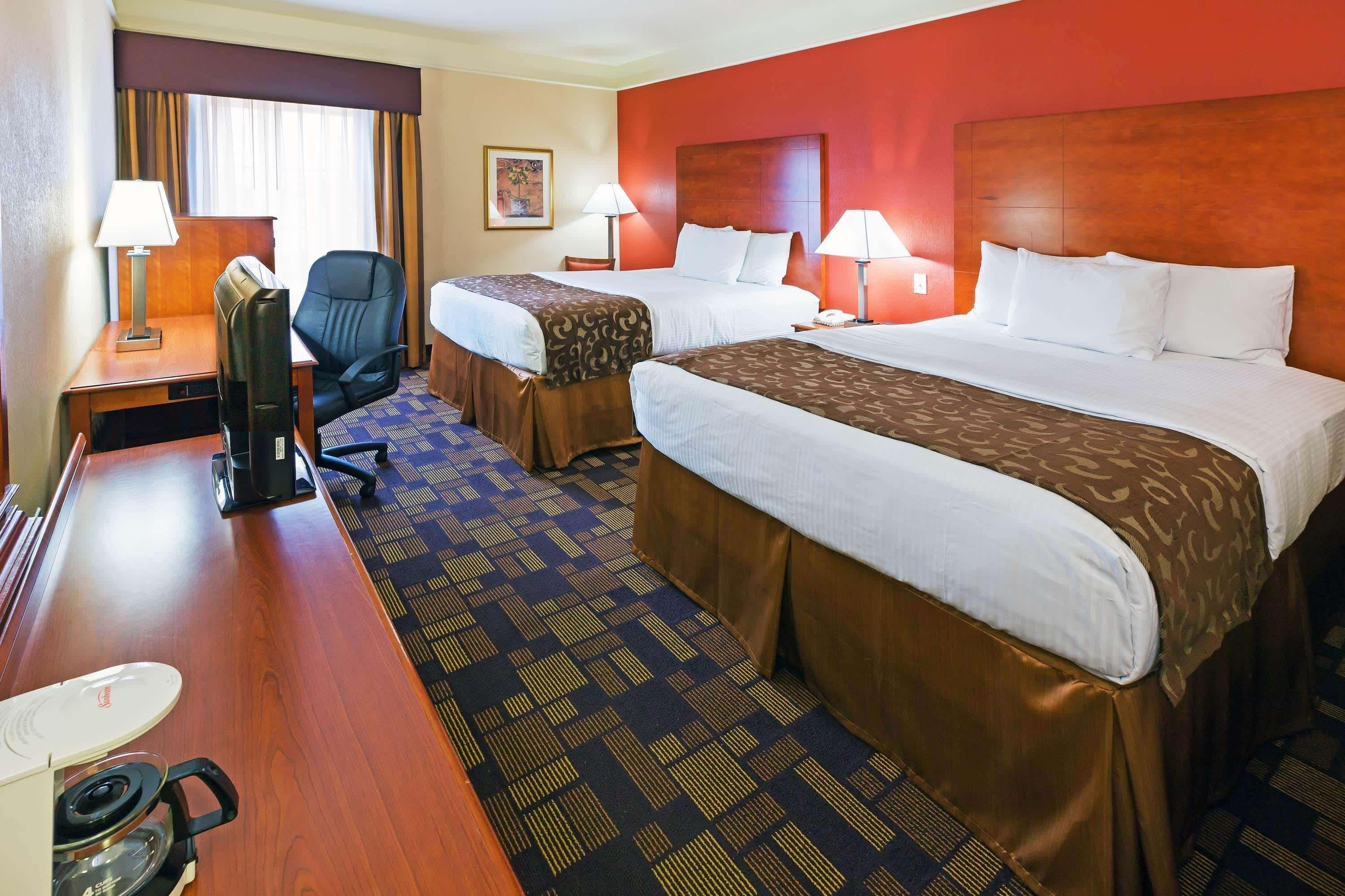 La Quinta By Wyndham Seguin Hotel Exterior photo
