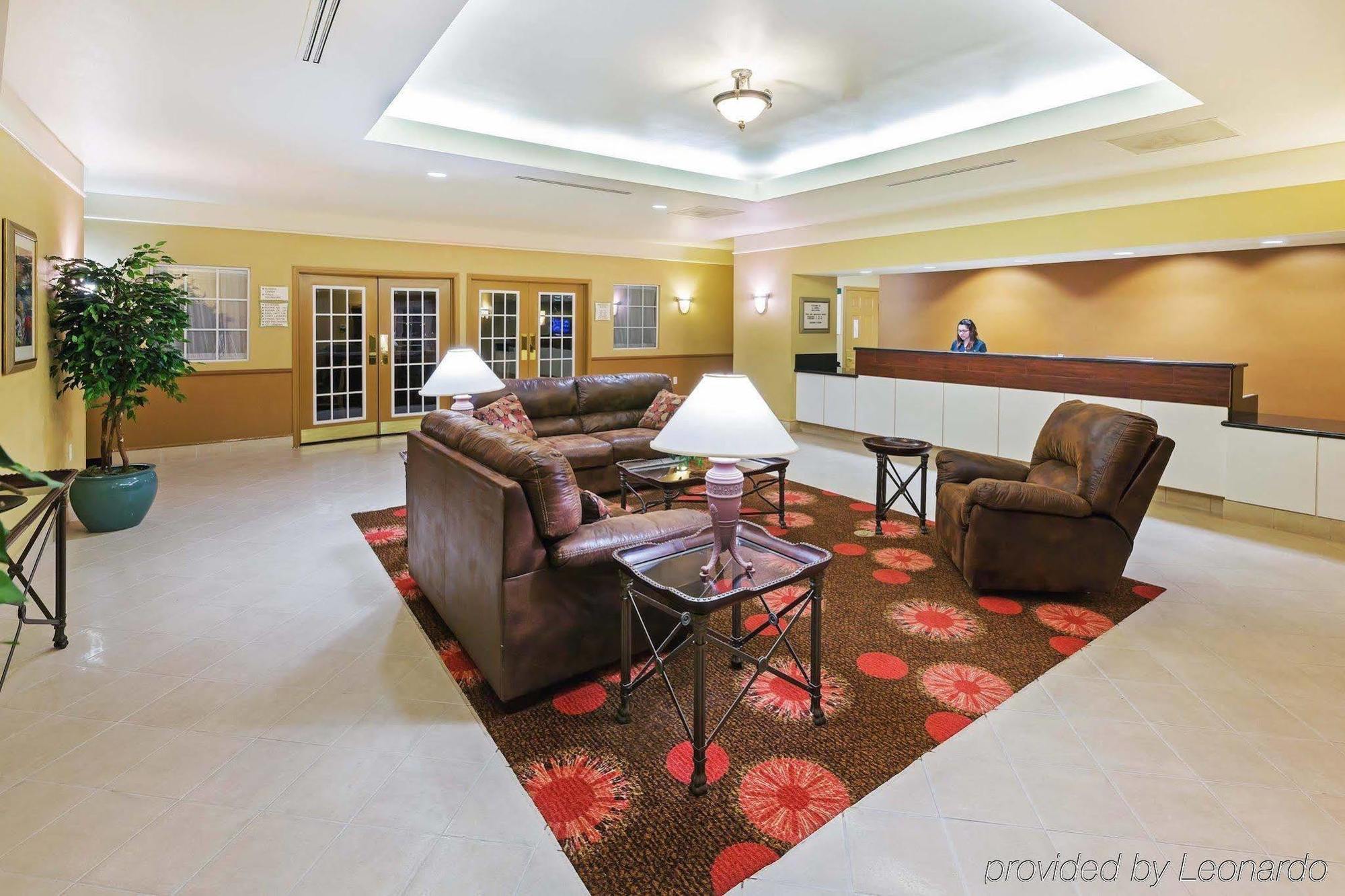 La Quinta By Wyndham Seguin Hotel Exterior photo